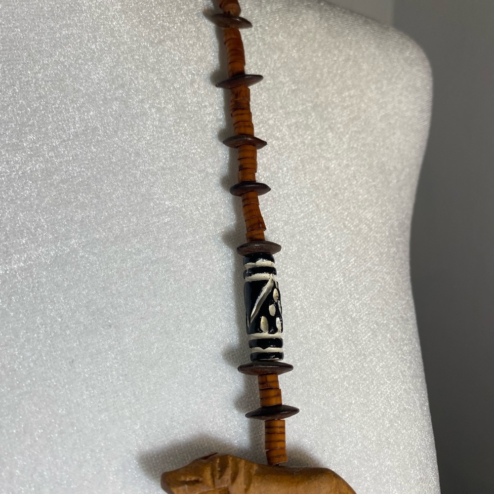 Vintage Hand carved African necklace.Brown carved animals and beads - Picture 6 of 7